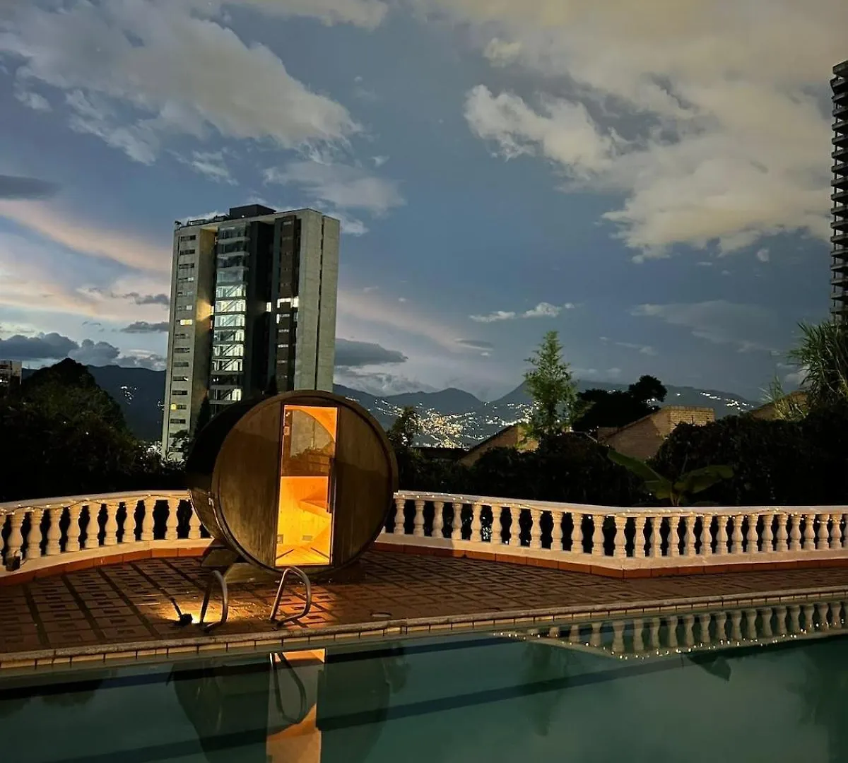 Villa Wellness , Infrared Sauna, Pool, Gym, Bar & Views Medellín