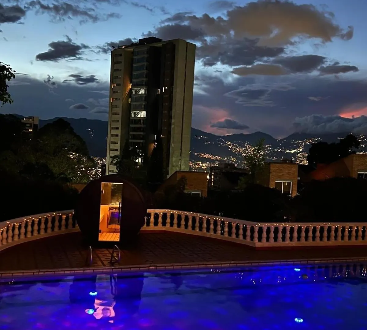 Wellness , Infrared Sauna, Pool, Gym, Bar & Views Medellín Villa