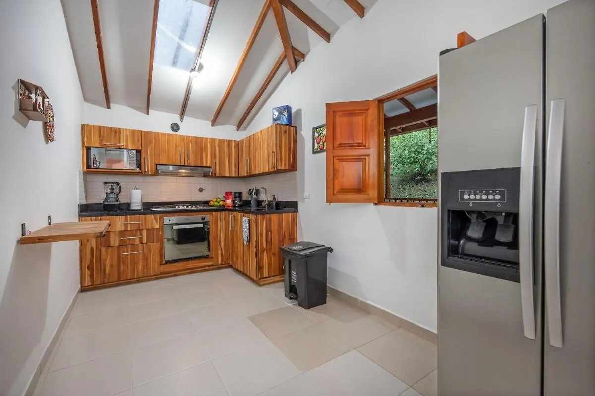 Villa Wellness , Infrared Sauna, Pool, Gym, Bar & Views Medellín
