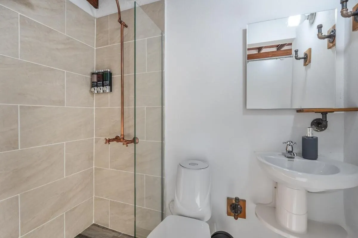 Wellness , Infrared Sauna, Pool, Gym, Bar & Views Medellín Colombia