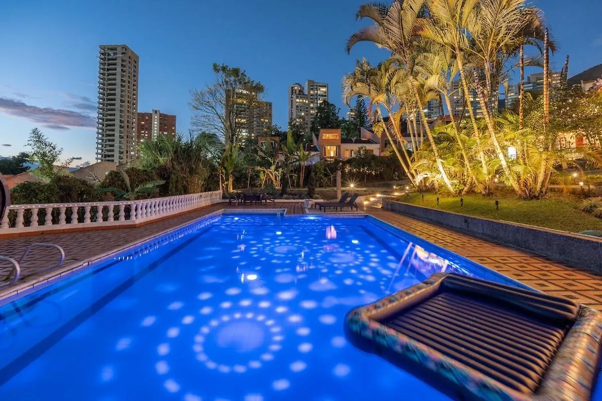 Villa Wellness , Infrared Sauna, Pool, Gym, Bar & Views Medellín