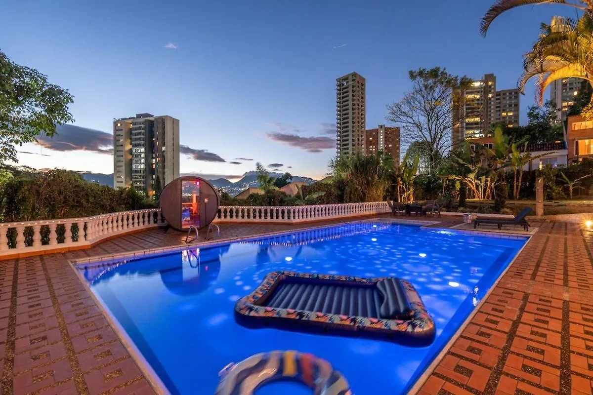 Wellness , Infrared Sauna, Pool, Gym, Bar & Views Medellín