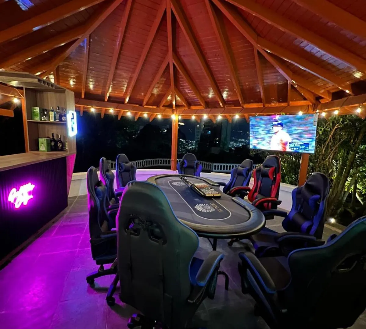Wellness , Infrared Sauna, Pool, Gym, Bar & Views Medellín
