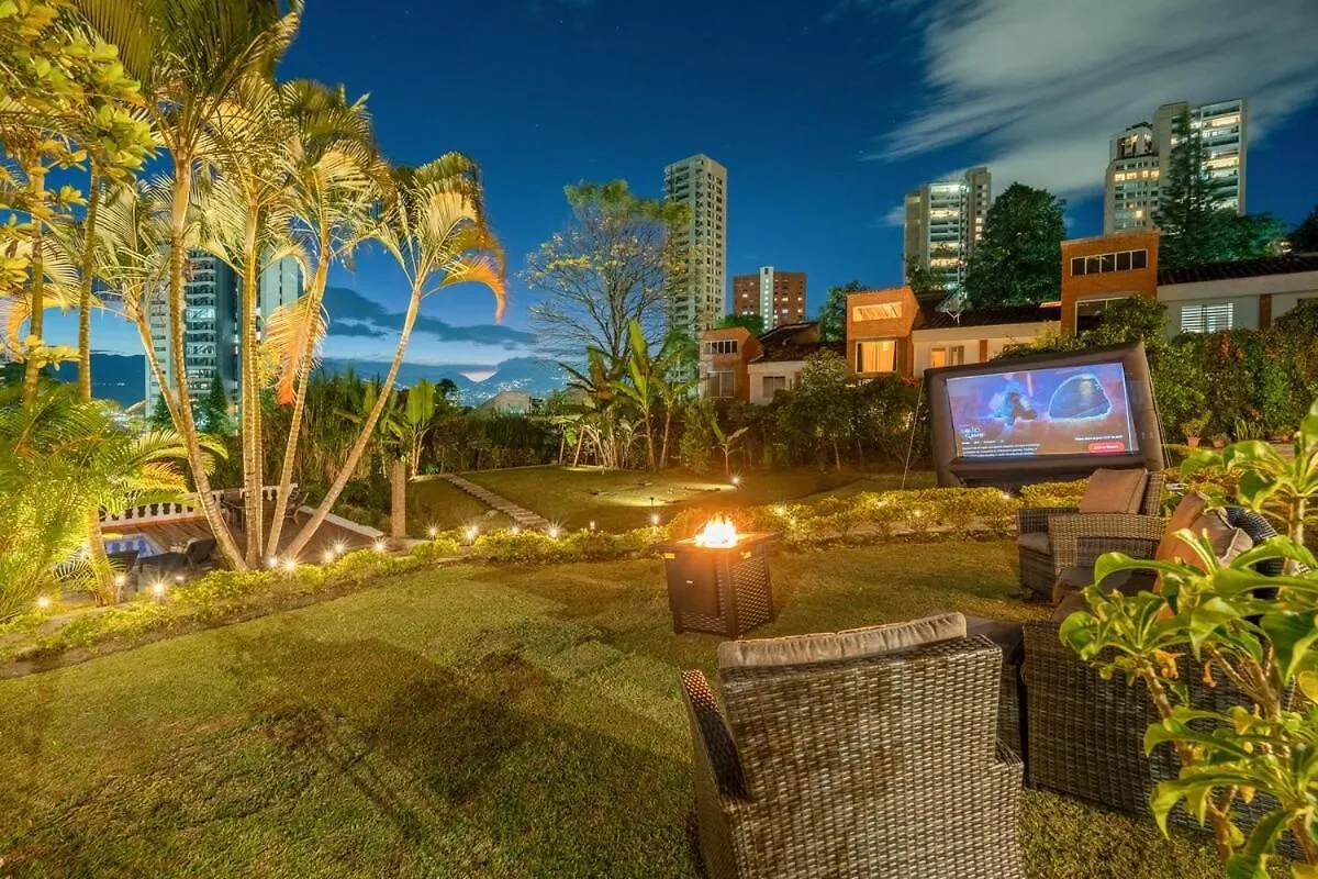 Villa Wellness , Infrared Sauna, Pool, Gym, Bar & Views Medellín Colombia