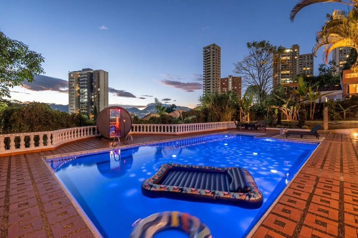 Villa Wellness , Infrared Sauna, Pool, Gym, Bar & Views Medellín Colombia