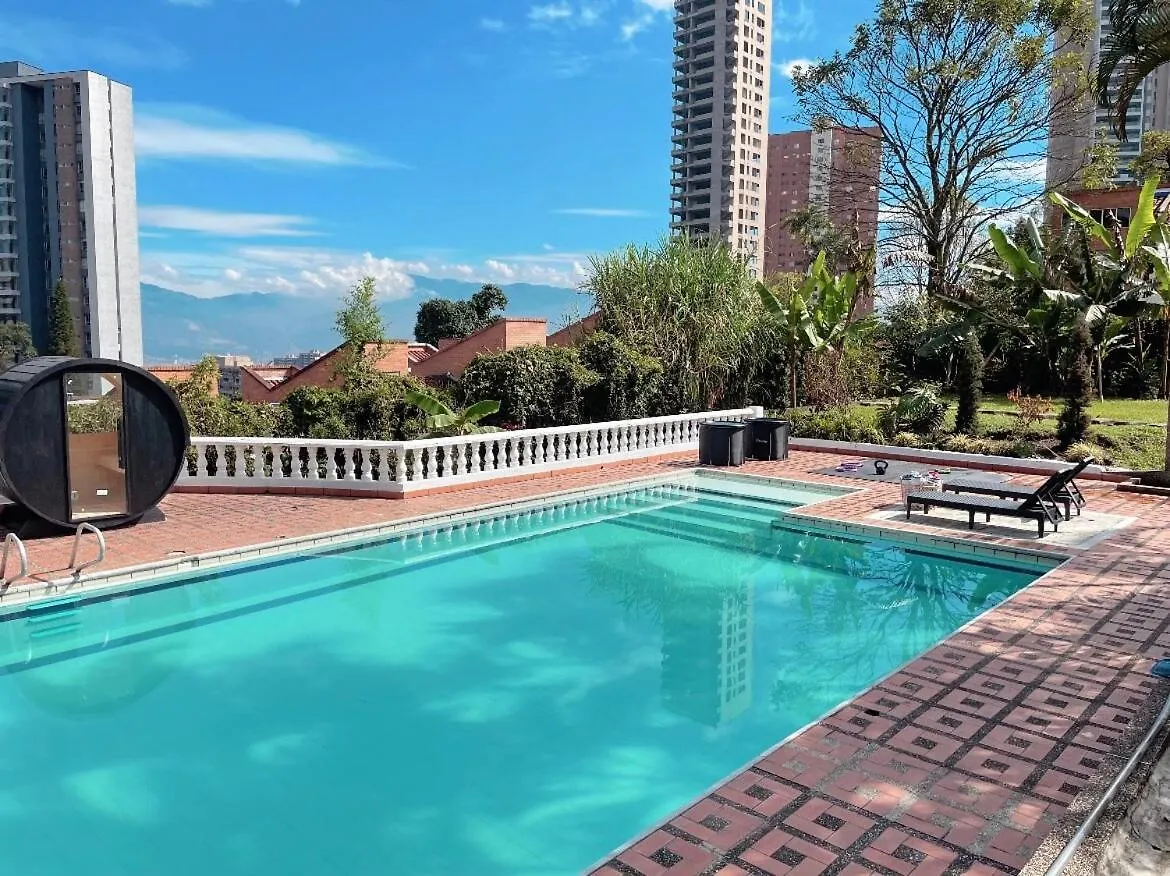 Villa Wellness , Infrared Sauna, Pool, Gym, Bar & Views Medellín