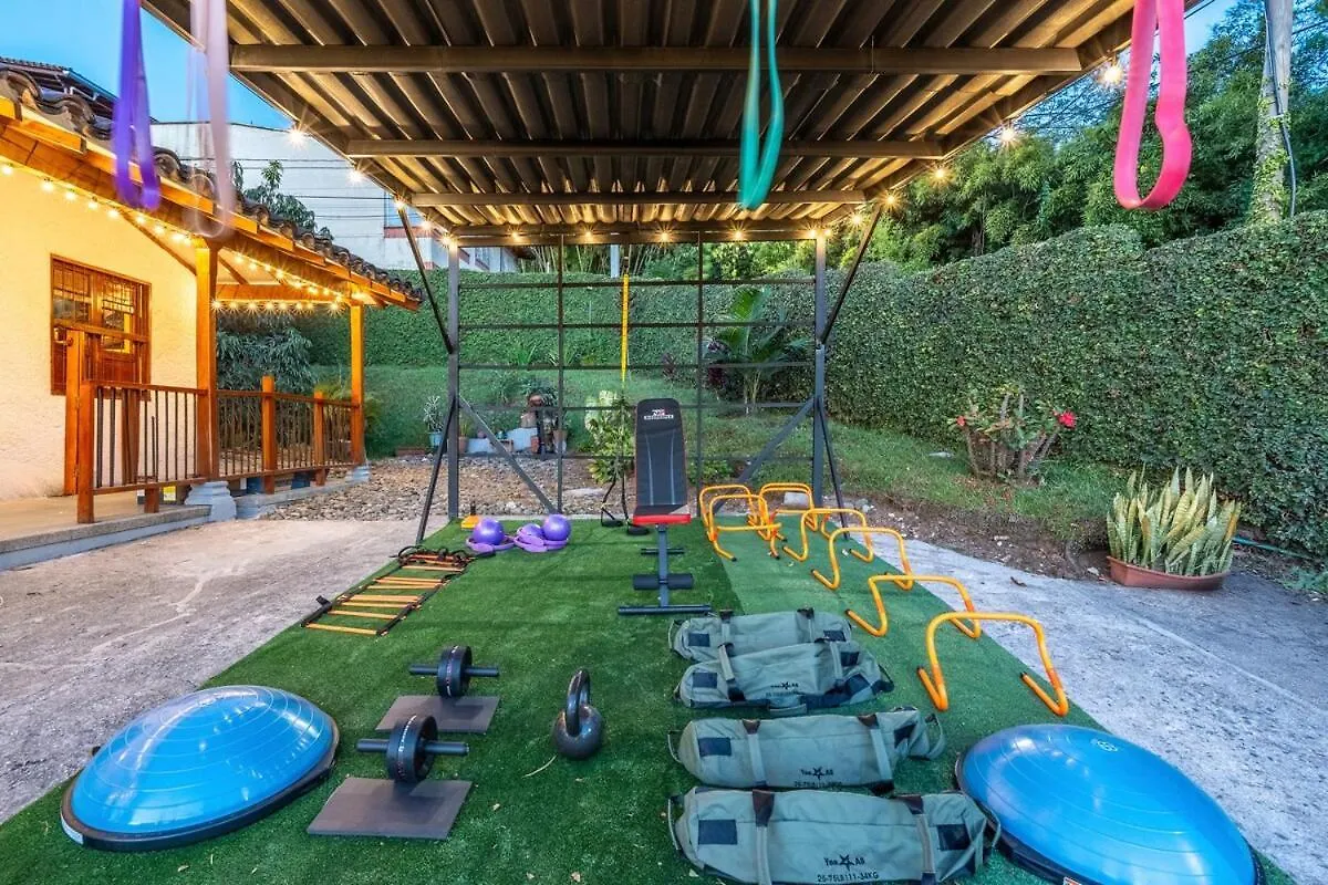 Villa Wellness , Infrared Sauna, Pool, Gym, Bar & Views Medellín